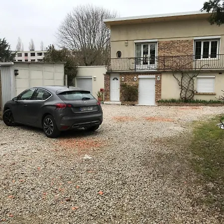 Fond De Jardin Rez-de-chaussee Apartment Palaiseau